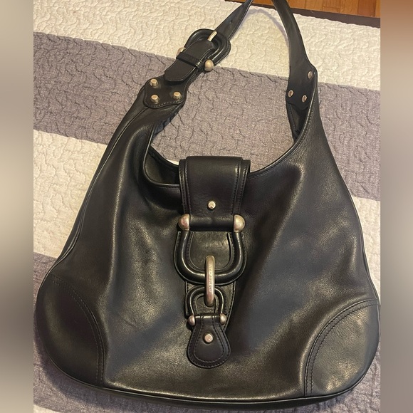 Burberry bag
Color : Black
Condition : Used - Picture 1 of 3